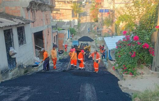 Prefeitura-de-Manaus-aplica-50-toneladas-de-asfalto-e-transforma-condicoes-de-trafego-no-Alfredo-Nascimento-3