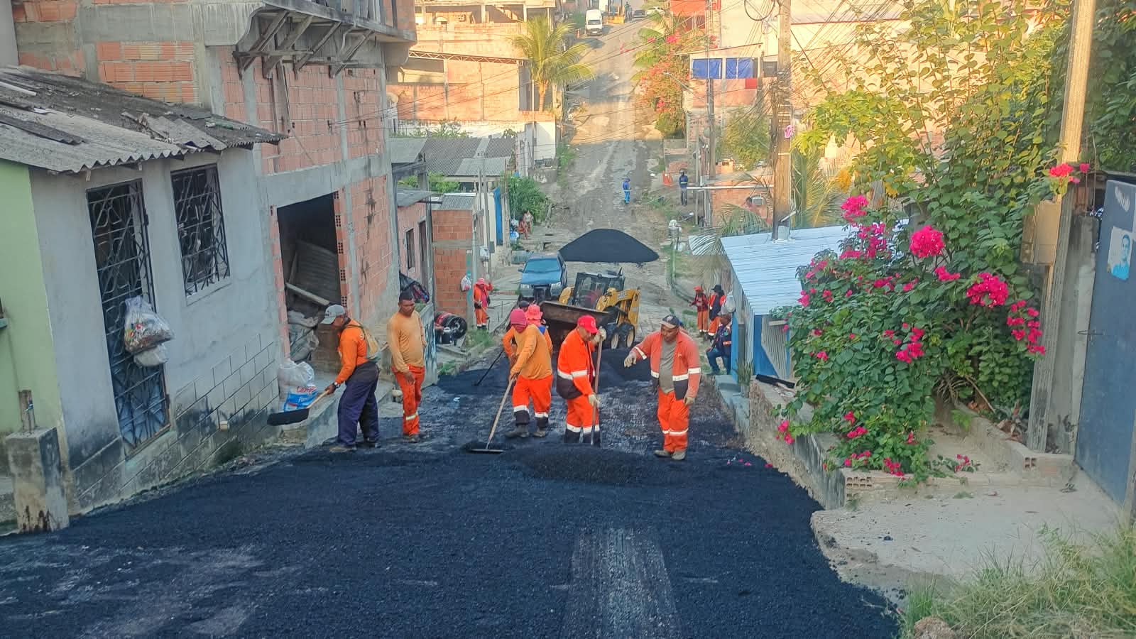 Prefeitura-de-Manaus-aplica-50-toneladas-de-asfalto-e-transforma-condicoes-de-trafego-no-Alfredo-Nascimento-3