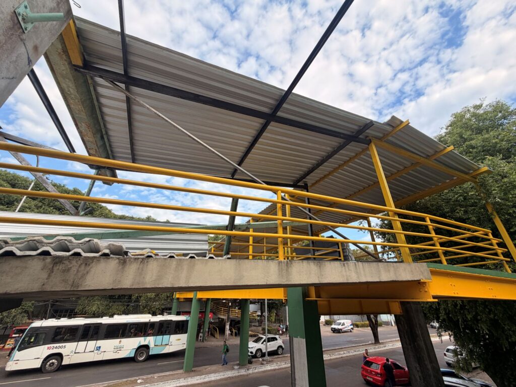 Prefeitura-de-Manaus-avanca-na-modernizacao-da-passarela-da-avenida-Carvalho-Leal